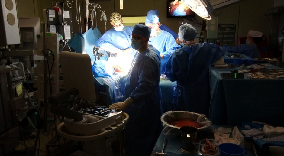 WUM: regeneracja wątroby poza organizmem pacjentki. Zachowano narząd po resekcji guza. Ważył 8 kg