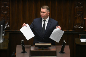 960 mln zł dla NFZ. PiS złożył w Sejmie projekt ustawy