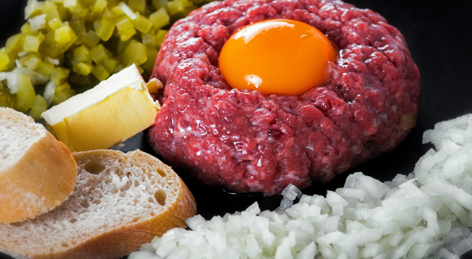 Tego mięsa nie jedz. Pilne ostrzeżenie GIS: gorączka, bóle brzucha, zapalenie mózgu