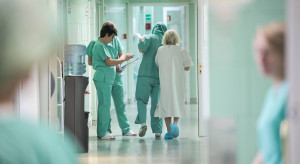 Szlaban, rozmowa i 20 procent zadań. Tak dyrektorzy poprawiają efektywność bez wielkich pieniędzy