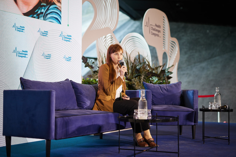 Młodzi w świecie presji i ekranów. "Bezpieczna relacja to największy czynnik ochronny"