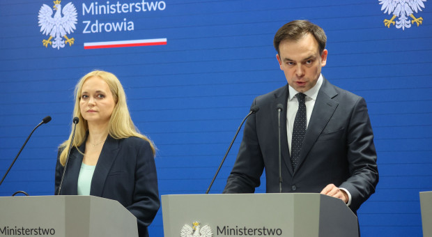 Szczepionki za 6 mld zł z wadą prawną? Nowy wątek w sporze Pfizer kontra Polska