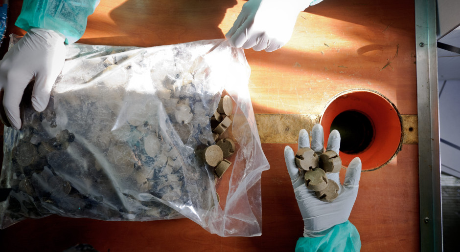 Alert dla 3 województw. Szczepionka została zrzucona z samolotów