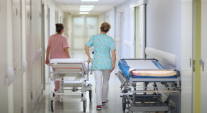 Limit z NFZ na wynagrodzenia? Ministra o nowych pomysłach zmian w pensjach medyków