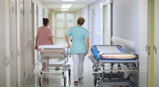 "Dość gry naszym kosztem". Pielęgniarki odcinają się od protestu szpitali