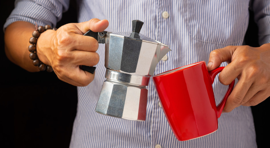 Tak kawa wpływa na emocje. Badacze: efekt choćby bez kofeiny