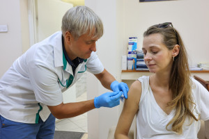 Aż 26 preparatów, boom na szczepienia w aptekach. Szef GIS: skok cywilizacyjny