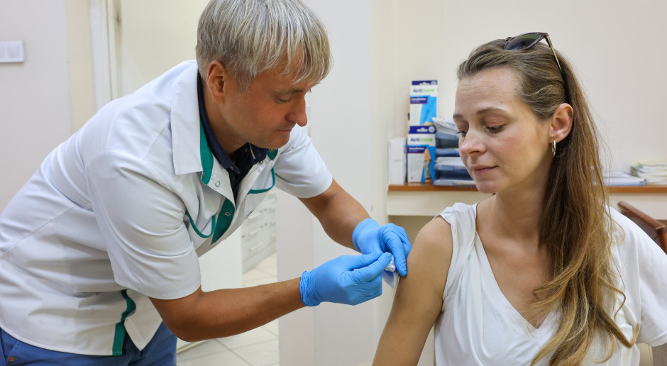 Aż 26 preparatów, boom na szczepienia w aptekach. Szef GIS: skok cywilizacyjny