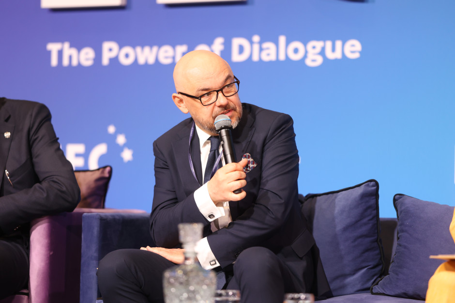 Operowanie zaćmy: koniec wyjazdów do Czech? Prezes NFZ o zmianach w finansowaniu  