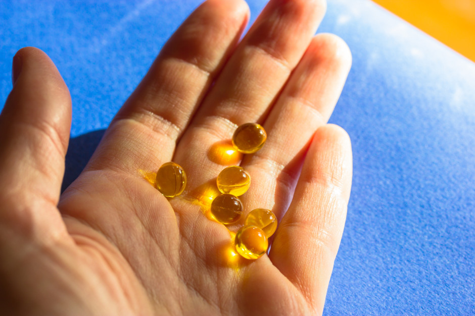 Podnosi cholesterol, włosy zaczynają wypadać. Łatwo przedawkować