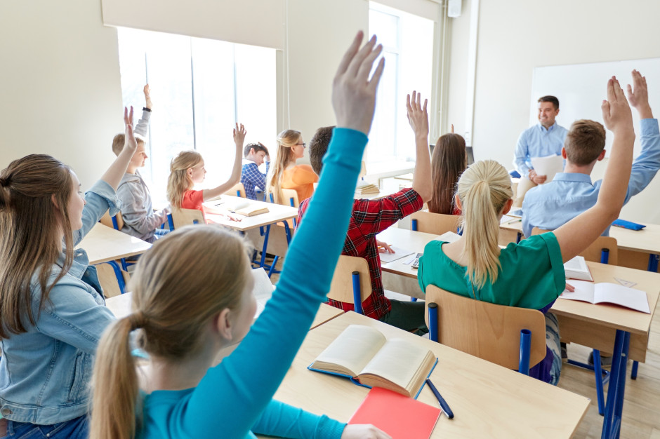 Sondaż: Polacy równo podzieleni w sprawie edukacji zdrowotnej