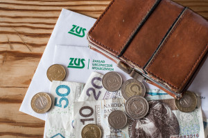 ZUS: Pieniądze leżą i czekają. Miliony złotych, o których Polacy nie mają pojęcia