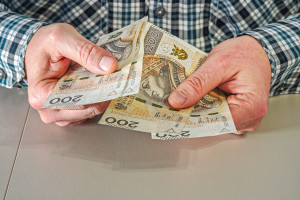 7 tys. zł dla każdego z automatu. Rośnie liczba uprawnionych Polaków