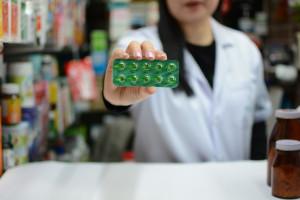 Polacy biorą garściami. Potem dziwią się, gdy włosy zaczynają wypadać