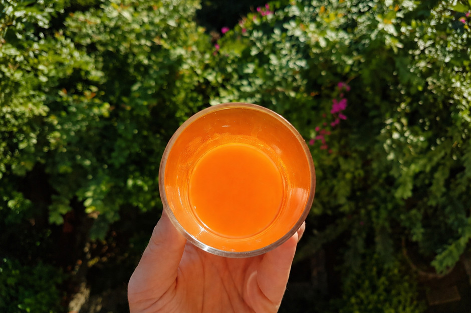 1 szklanka na czczo działa jak ochronny parasol. Strażnik jelit i wątroby