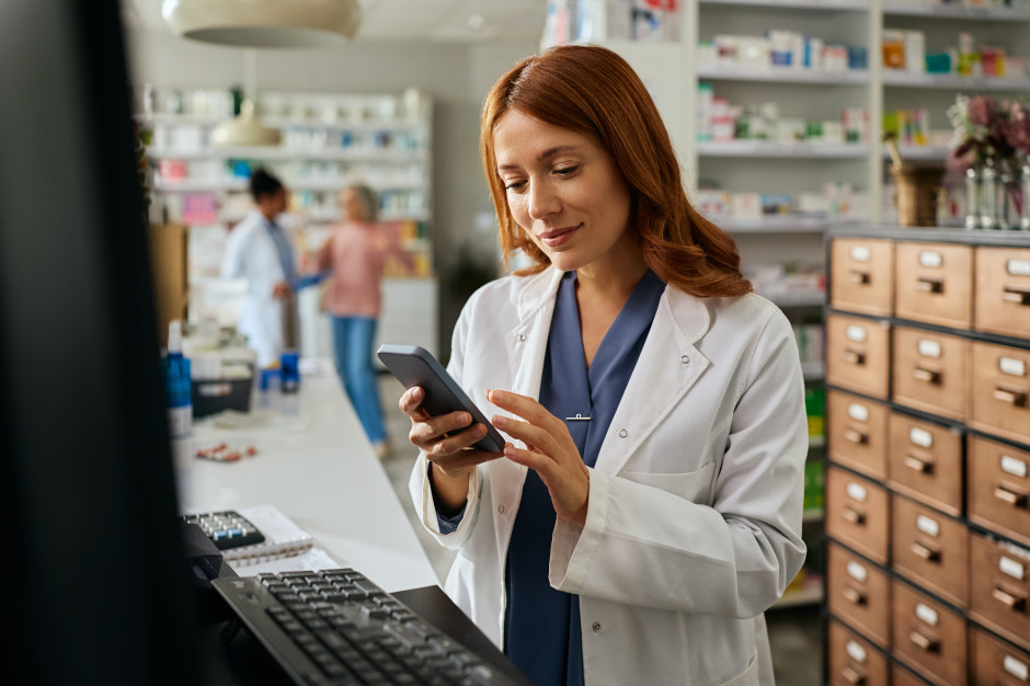 Farmaceuci z cyfrowym dokumentem w mObywatelu. Jest oficjalna data wdrożenia