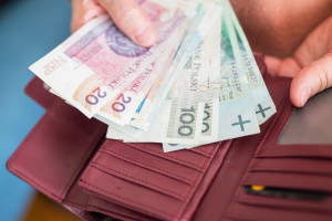 Bon senioralny w formie bezgotówkowej. Ale kryterium - dochodowe