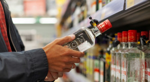 Minimalna cena na alkohol ograniczyłaby spożycie. Senatorowie poczekają na ruch Ministra Finansów