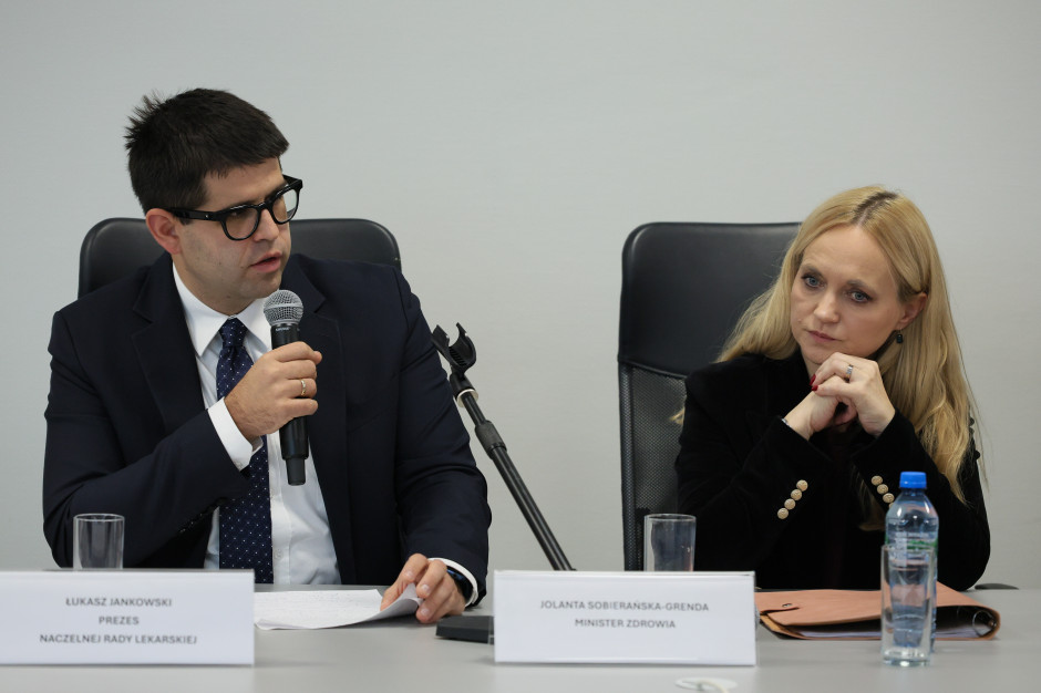 Lekarze trzęsą systemem w (na) posadach. Przekonuje się o tym kolejne ministerstwo
