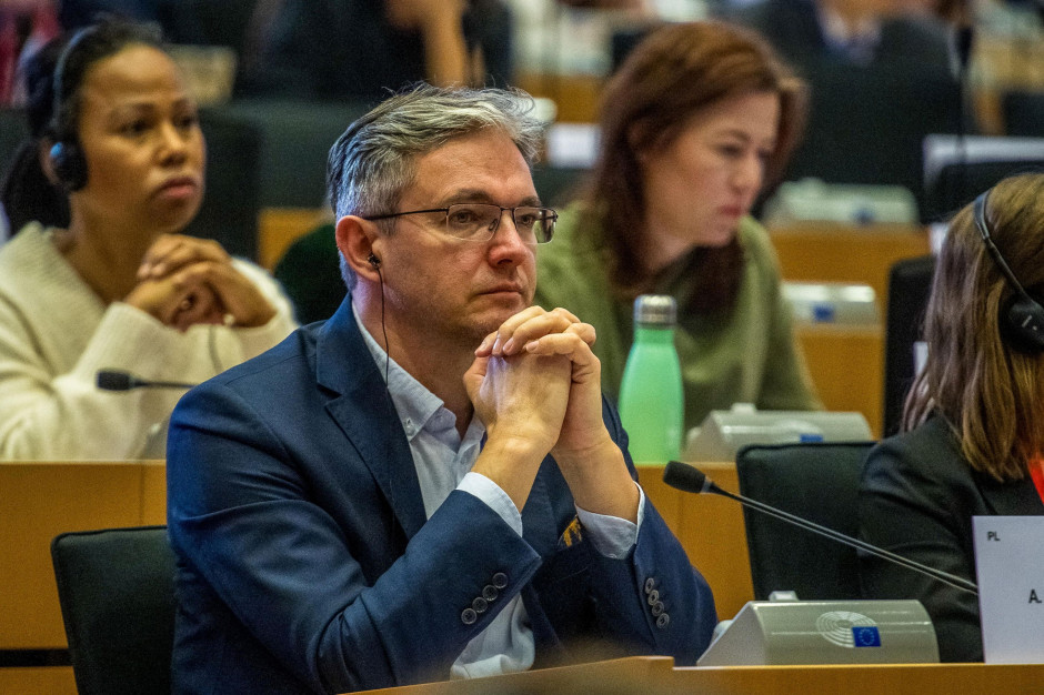 Jasny przekaz polityczny: kupuj europejskie. UE zmienia zasady gry dla leków krytycznych