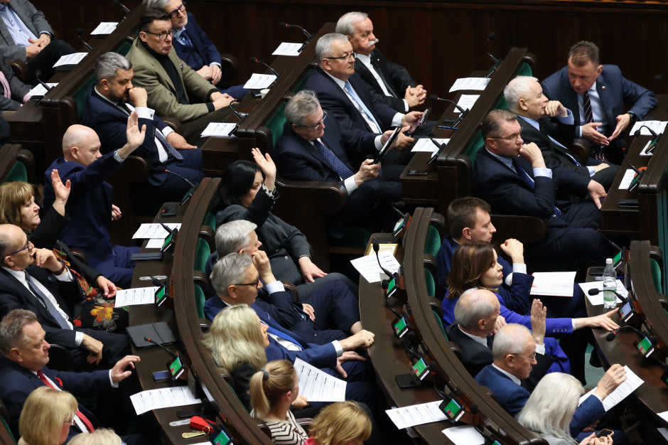 Sejm zdecydował. Wiemy, co z "wrzutkami" o lekarzach i pielęgniarkach z Ukrainy oraz sieci szpitali