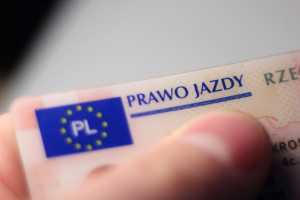 500 zł mandatu za jazdę w okularach. Prawo bezlitosne dla kierowców