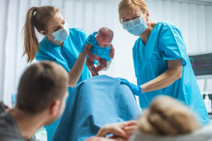 Nowe uprawnienia pielęgniarek i położnych: zwolnienia L4, leki i badania diagnostyczne