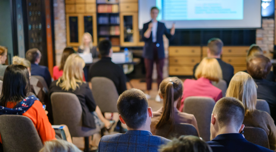 Jak żyją młodzi w świecie presji i trendów? Studenci i eksperci debatowali o kondycji młodego pokolenia