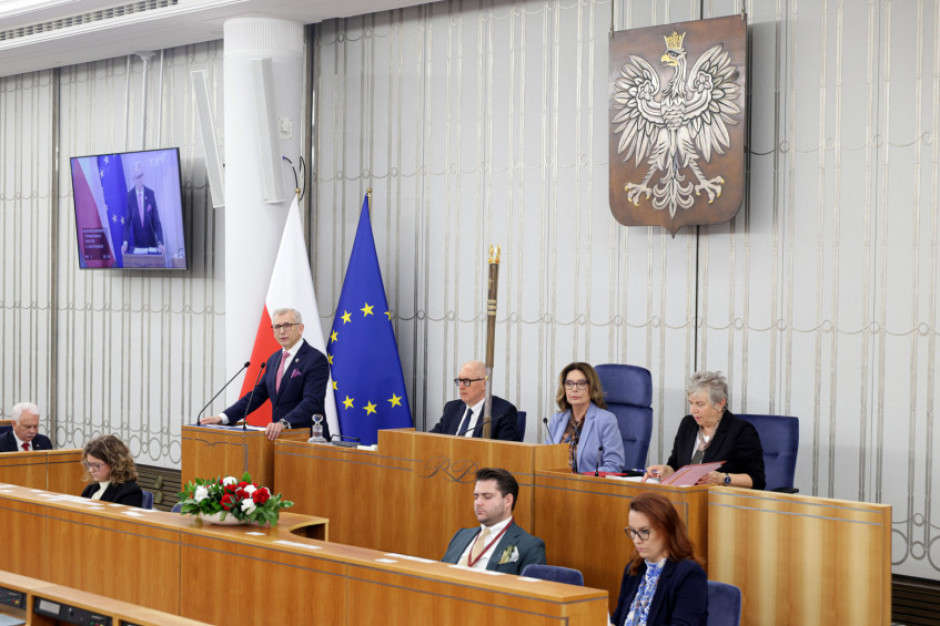 Dane o wynagrodzeniach medyków po PESELU. Ekspresowe tempo, teraz biurko prezydenta