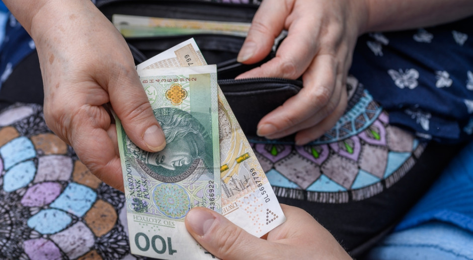 1403 zł miesięcznie od ZUS. Emeryci muszą złożyć wniosek