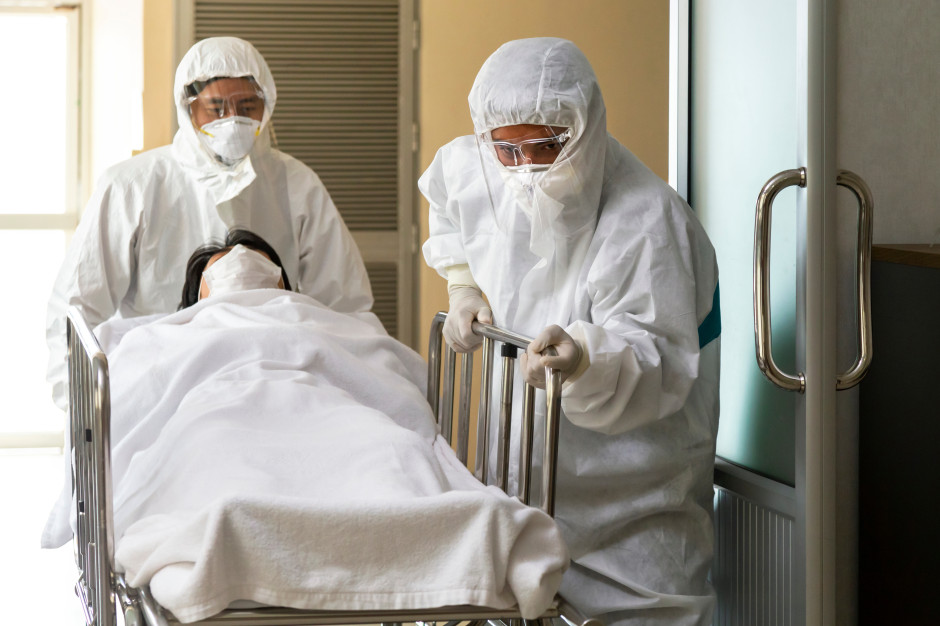 5 tys. ofiar śmiertelnych epidemii eboli. Wirus rozprzestrzenia się na kolejne kraje