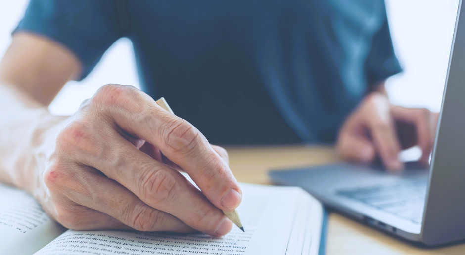 Dwuletnie studia w sześć miesięcy? Niepokojące praktyki zdrowotnej uczelni 