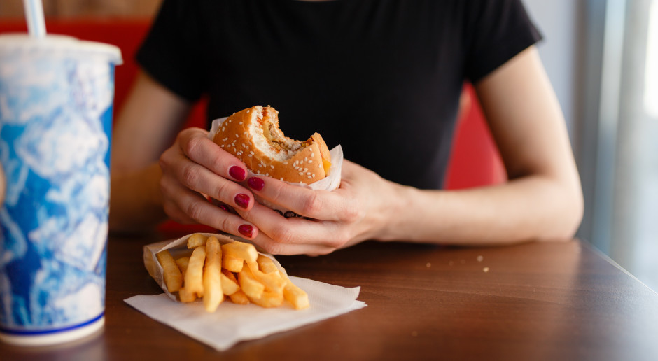 100 miejsc, w 68 nieprawidłowości. Fatalne wyniki kontroli fast foodów