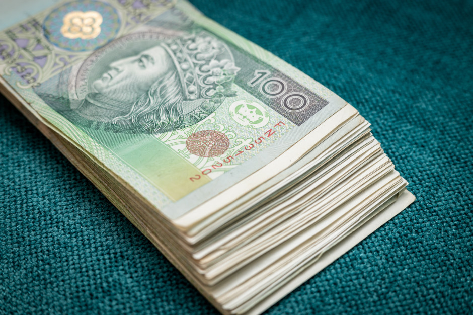 2500 zł netto: rekordowa suma wpłynie na konta Polaków już w sierpniu