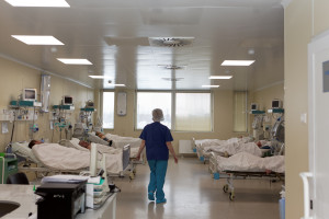 Powiaty wydają miliony na wsparcie szpitali. Najnowszy raport pokazuje skalę tych wydatków
