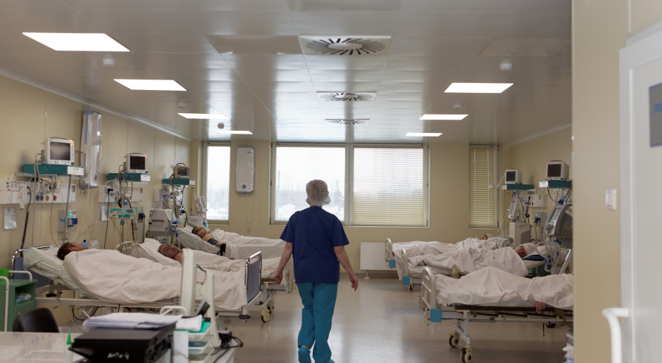 Powiaty wydają miliony na wsparcie szpitali. Najnowszy raport pokazuje skalę tych wydatków