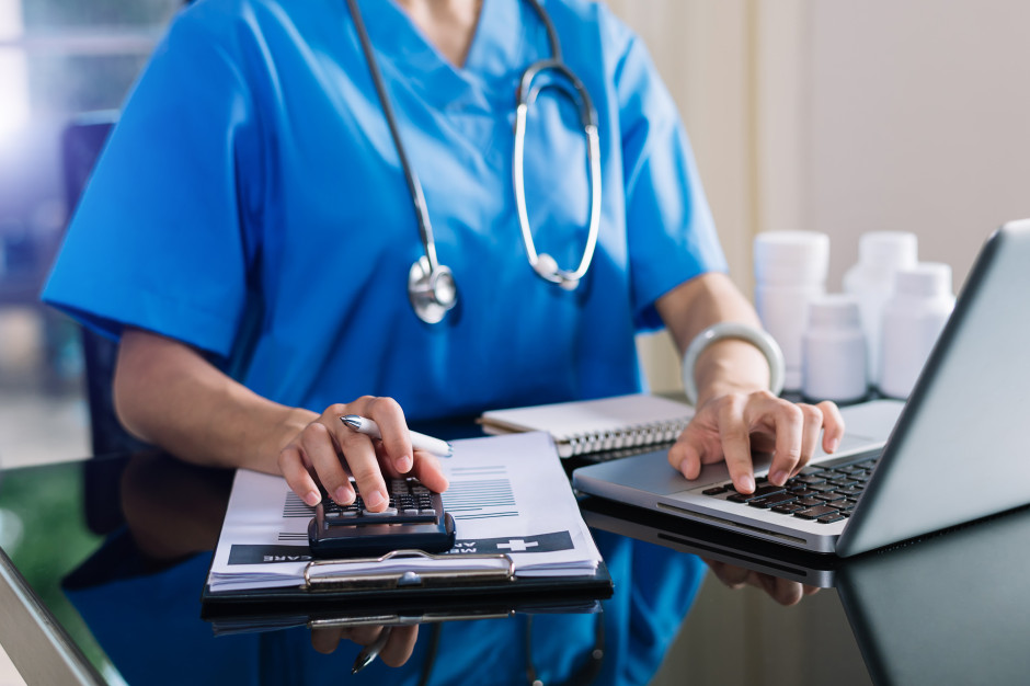 129 600 zł miesięcznie. Polski szpital ujawnił zarobki lekarzy - zwalają z nóg