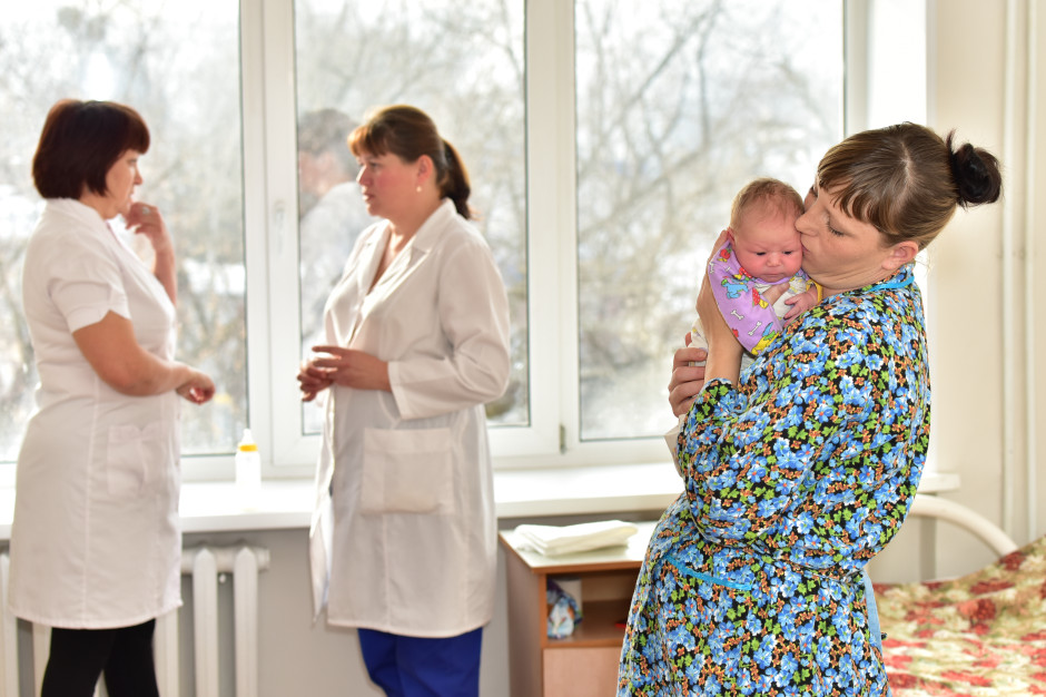 Środowisko ostrzega przed skutkami zmian. "Duże ryzyko, iż położnych niedługo nie będzie"