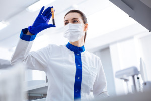 Ebola znów niepokoi świat. Procedury uruchomiono we włoskiej Sardynii