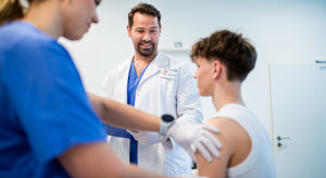 Dlaczego mężczyźni i chłopcy powinni być szczepieni przeciwko HPV? "Nie jest prawdą, że są tylko wektorami zakażenia"