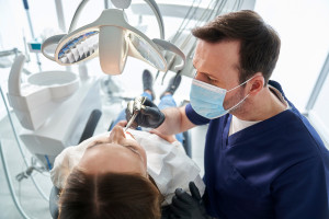 Dentyści stracili zainteresowanie leczeniem pacjentów na NFZ. Ponure statystyki