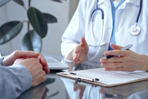 Premia dla lekarza za niewypisywanie zwolnień. Tak chcą ograniczyć chorobowe