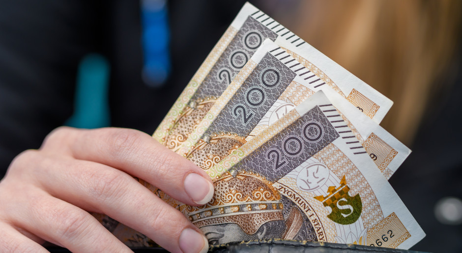 4465,17 zł wpłynęło na konta od ZUS. Tysiące Polaków ma prawo do tego świadczenia