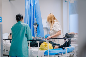 Spór o odbieranie warunkowych uprawnień dla lekarzy w prokuraturze