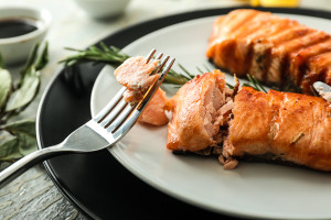 Zjadł rybę w restauracji, a chwilę później nie żył. Prokuratura sprawdza, co się stało