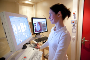 Zmiany w finansowaniu chirurgii piersi. Zyskają szpitale, straci diagnostyka