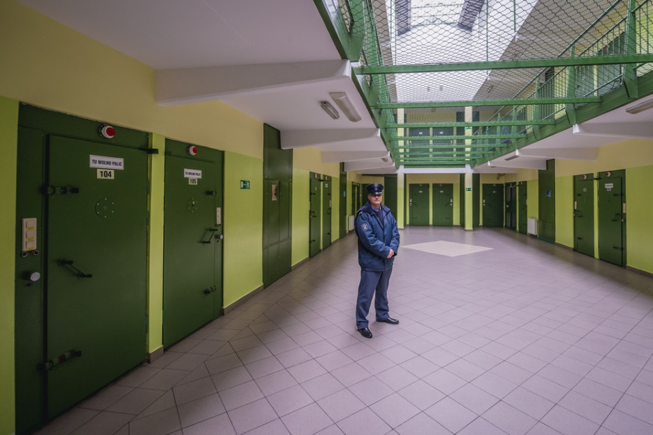 6015 zł netto na start plus dodatki. Więzienia i areszty szukają do pracy