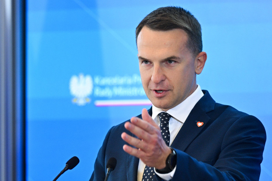 Rząd przyjął nowe przepisy ws. wynagrodzeń lekarzy. Ma to być wstęp do cięć