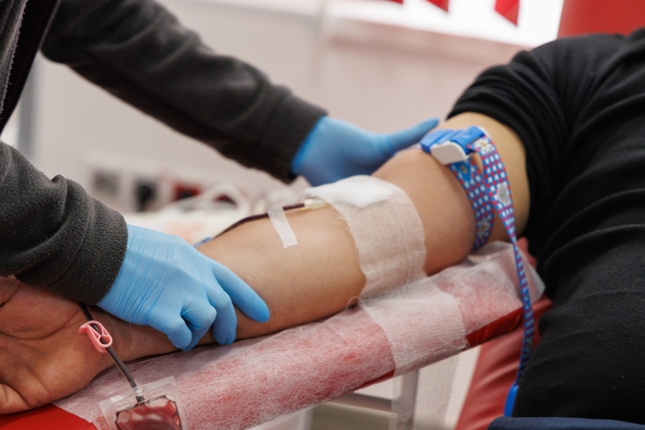 Spór o leczenie hemofilii. Firma alarmuje: mimo ważnej pozytywnej opinii wciąż brak decyzji
