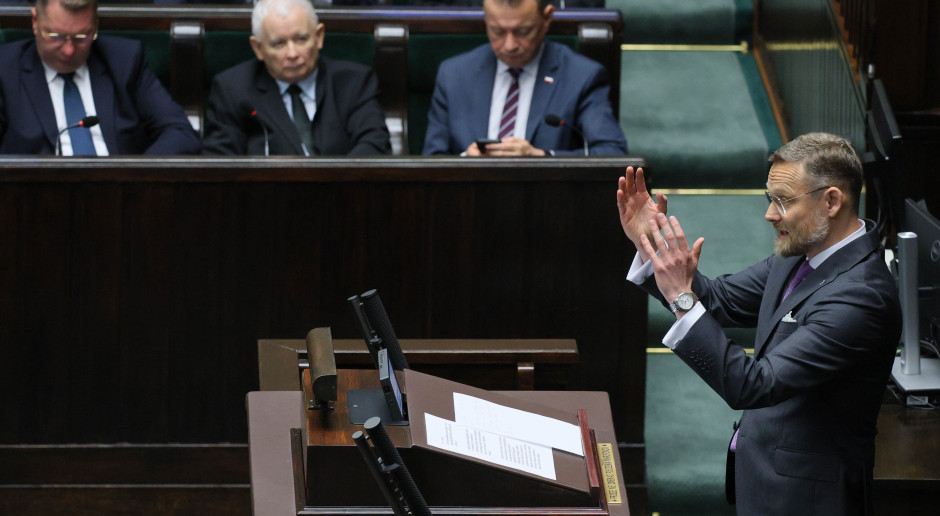 Sejm za pełnym śledzeniem zarobków lekarzy. Resort zapowiada kolejne zmiany